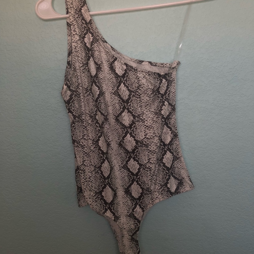 One shoulder grey snake skin bodysuit